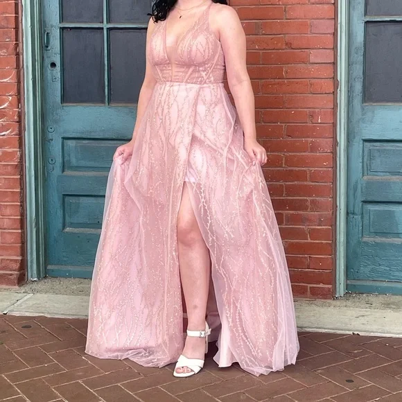 galina signature prom dress Galina Signature Wedding Dress, A-Line, size 10, has pockets, tags included